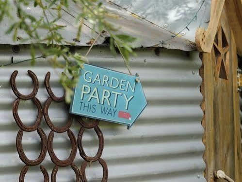 Skipbridge Farm Shepherds Huts Campground Green Hammerton Exterior foto